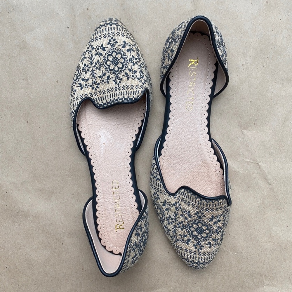 NWT Macy’s Backstage Restricted Floral Black Accent Flats